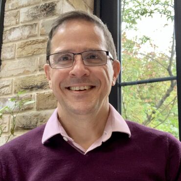 Richard Harries Headshot